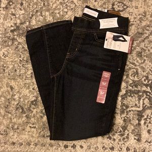 NWT  Signature by Levi  Pull on Skinny Jeans